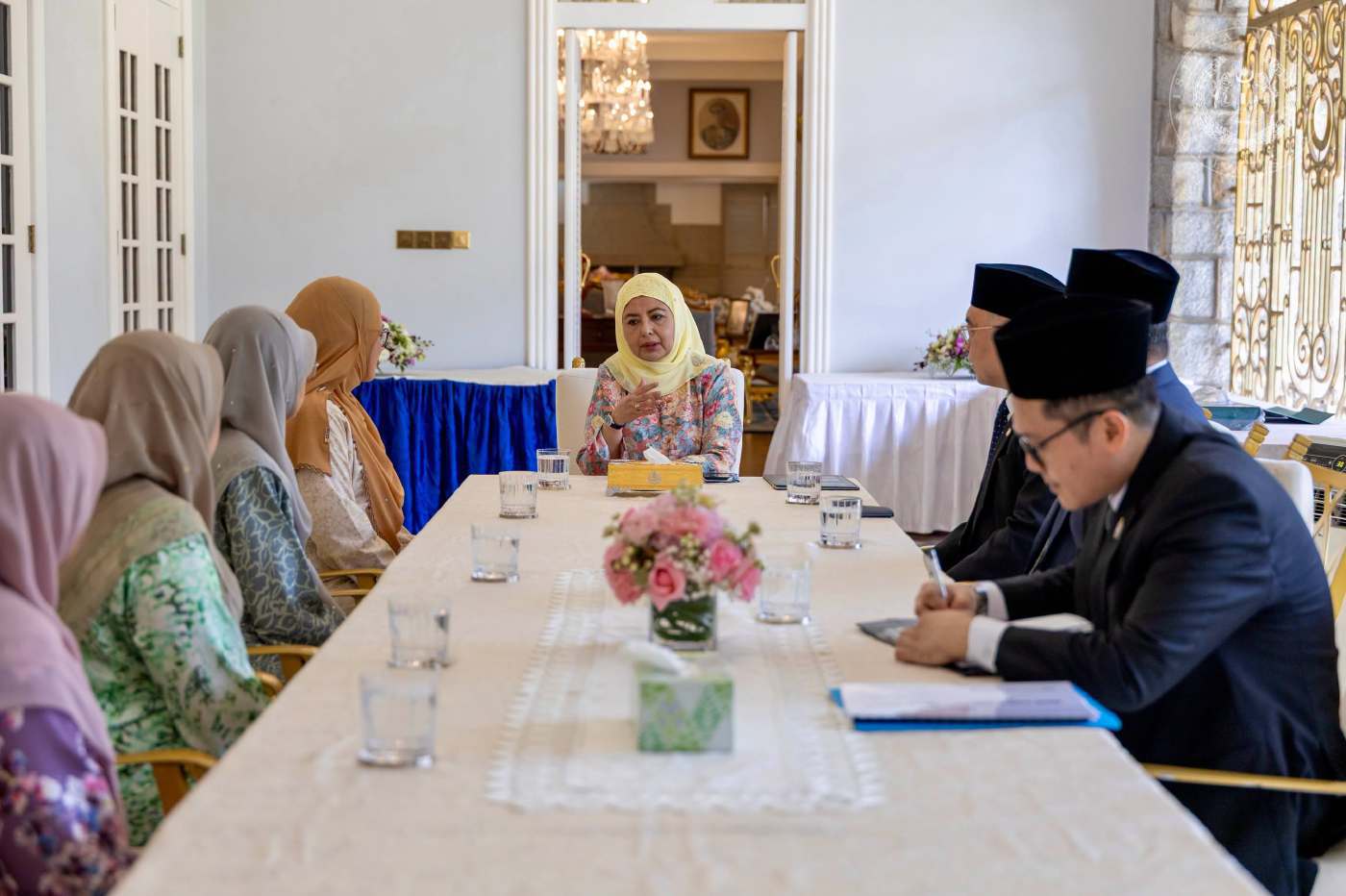 Pesan DYMM Raja Zarith Sofiah Buat Wanita B40: 'Masa Berkualiti' Bukan Lagi Barangan Murah